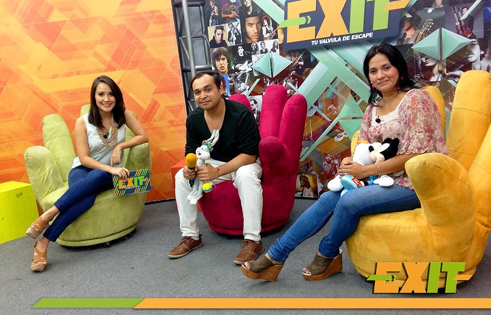 exitcanal21's tweet photo. #AsianPass @LiliQuant conversa con los organizadores de la #ExpoFans (Anime &amp; Frikitv) que se hará este domingo. 😉✌ https://t.co/B205K3o7NF