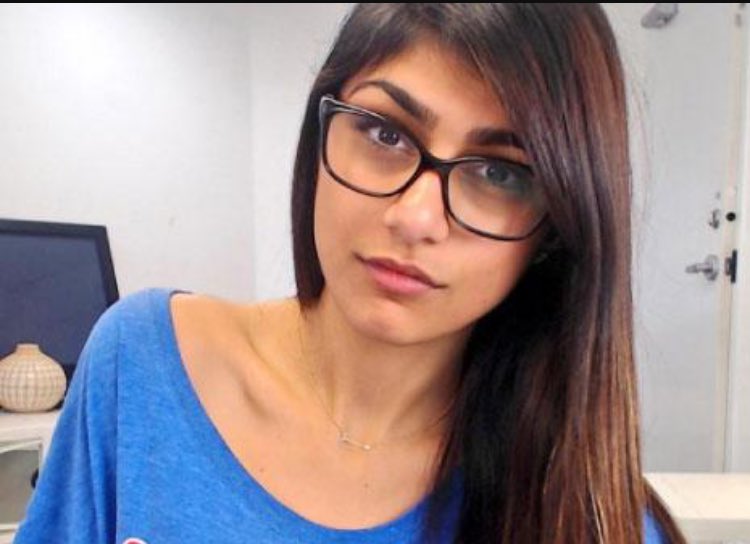 ابو جهل يترياها 🌚🍑😂