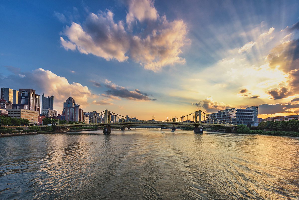 DaveDiCello's tweet photo. Sun rays pour out from behind clouds during a beautiful sunset in #Pittsburgh, in a view straight down the Allegheny https://t.co/5lSQ2RguJk