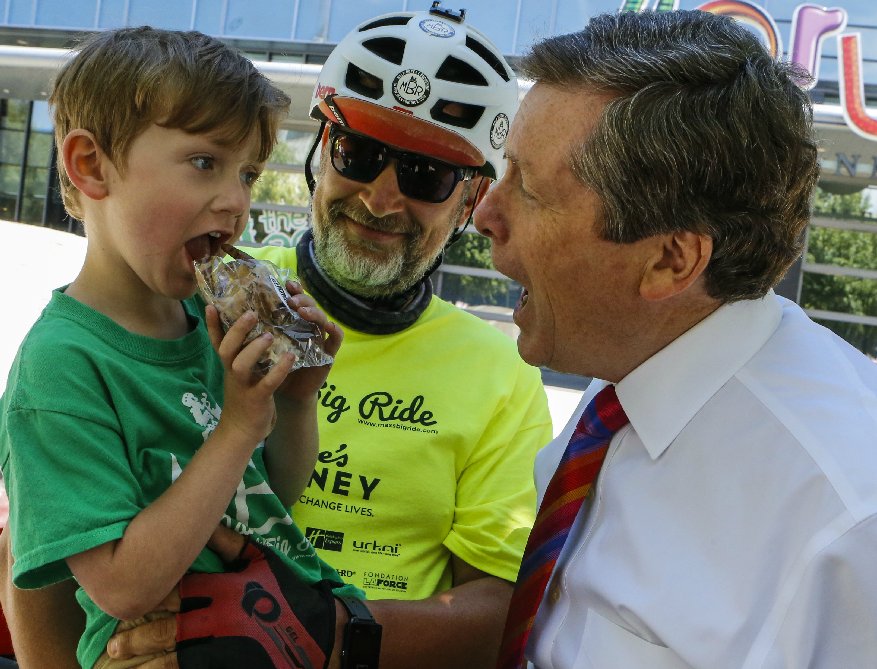 TheTorontoSun's tweet photo. Max's Big Ride rolls through Toronto https://t.co/8SIYzIqxug https://t.co/Be4NkWu4Eb