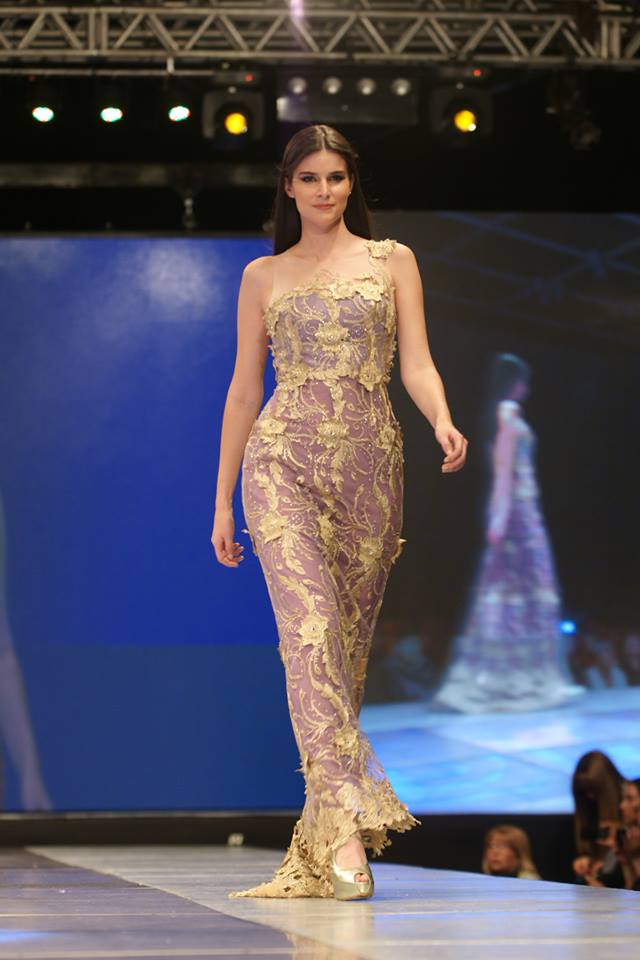 dannu66's tweet photo. @laurivarola Momento de belleza total :) #Colección #MartinaLara #AltaCostura #ModaCoiffure2016 #SilkeyMundial https://t.co/MQ56v027LO