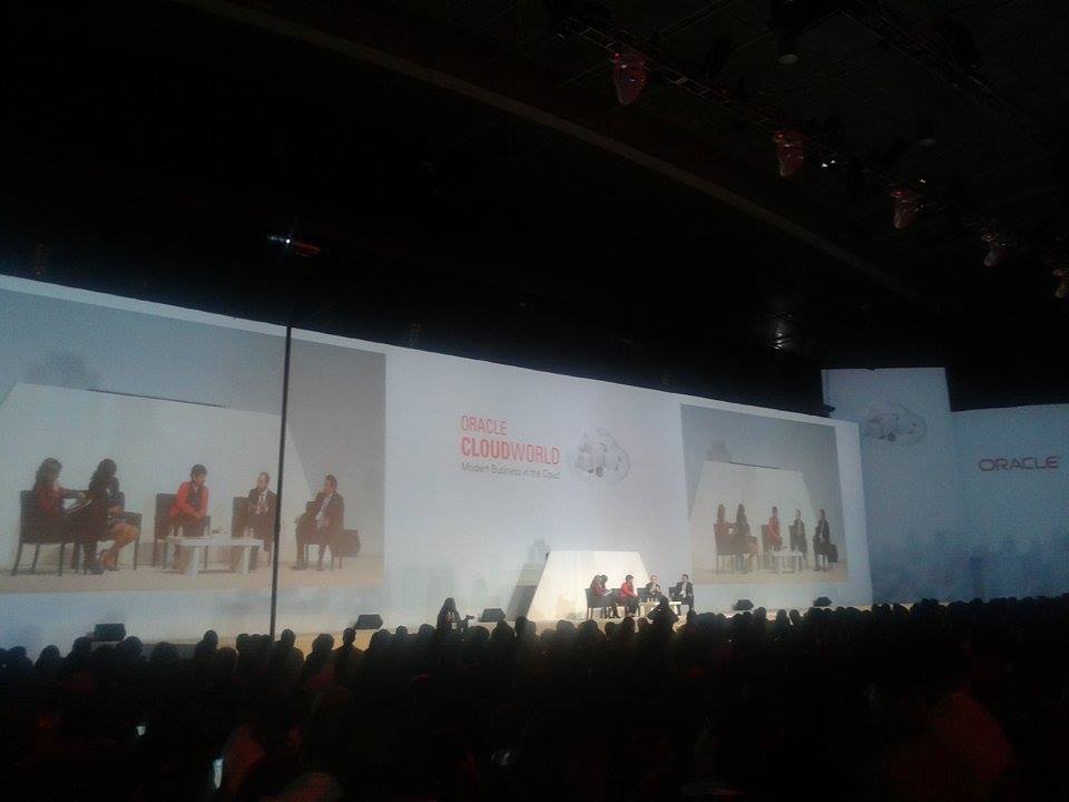 HiRoland3000's tweet photo. Finanzas y el CloudWorld 2016 en #CloudWorld y #OracleMexico
Expo-Bancomer https://t.co/QTB8flKCIM