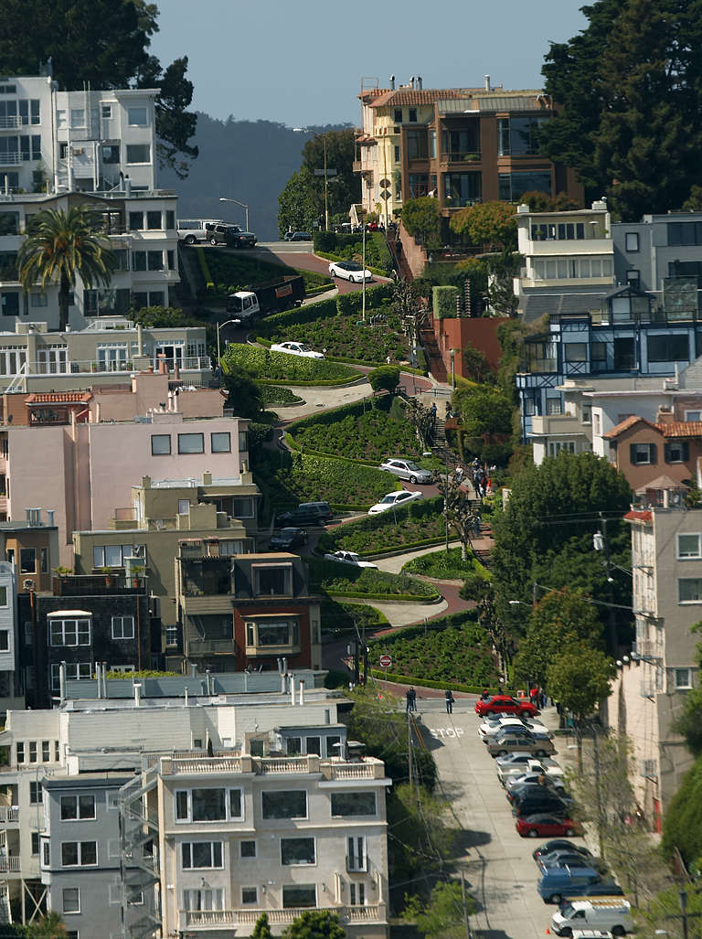 challahatyagirl's tweet photo. @FIDM A4: Oh yes, the curviest street in America, Lombard Street! Dare to try? #FIDMSummer #FIDMSF https://t.co/YnlLvLj0w1