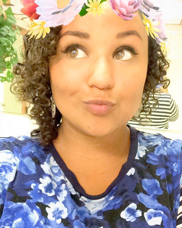 3chlodawg's tweet photo. #EmblemsBreakTheInternet Well even tho it gives me extra work I love my curls & while we're here my eyes & smile too https://t.co/n3v4zwZfHT