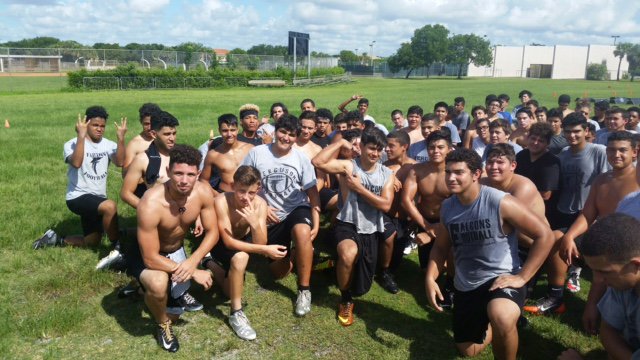 FergusonFalcons's tweet photo. Falcon football team working hard. Coaches building strength, teamwork, and character. #falconpride https://t.co/QWE3DxwIkw