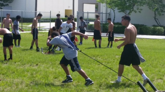 FergusonFalcons's tweet photo. Falcon football team working hard. Coaches building strength, teamwork, and character. #falconpride https://t.co/QWE3DxwIkw