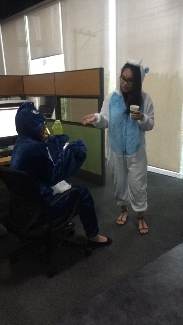 sabgeee's tweet photo. Casual convos with @shewascomforted #CreateFTW #PajamasFTW https://t.co/LRkgIViz70