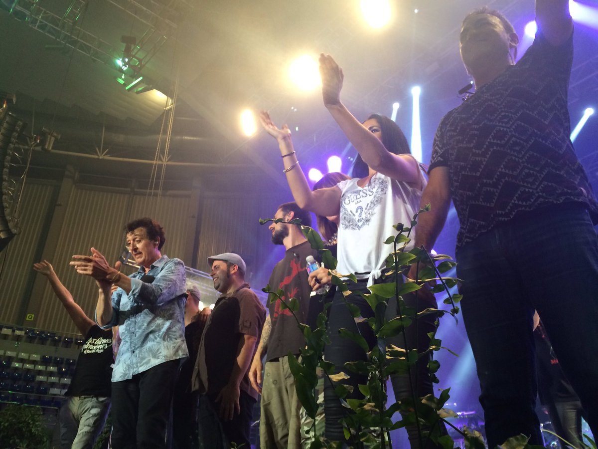 emejotaleon's tweet photo. Si se trata de hacernos felices, dudo que haya fans más afortunados que los de #ManoloGarcía #TodoEsAhora #Tenerife https://t.co/EnqGFkJhjE