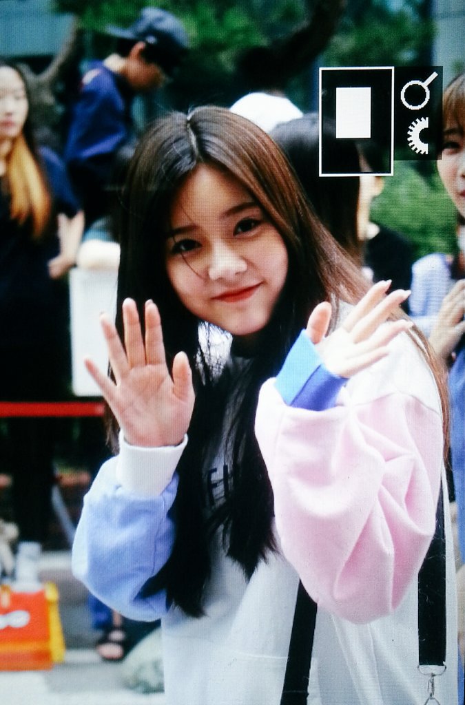 onlyone_kr's tweet photo. 160701 KBS 출근 #DIA #다이아 #EUNCHAE #은채 @dia_official 헐레벌떡 뛰어와서.. 겨우 은챙이 찍었다.. 😥 https://t.co/30DcsdRPz5
