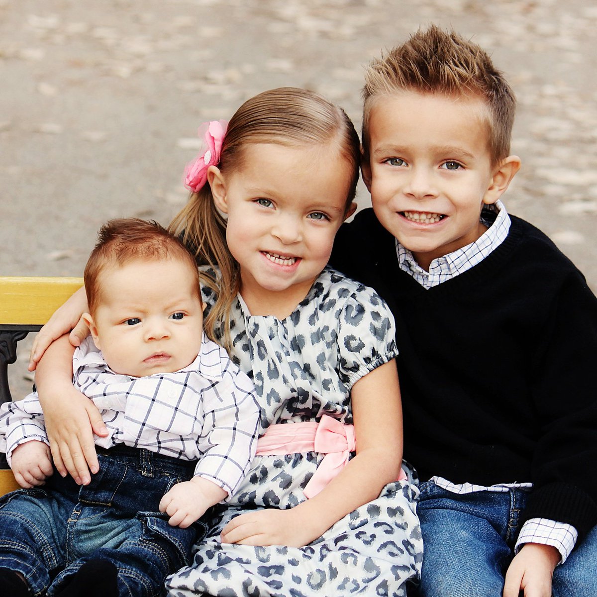joshdyches's tweet photo. One of our all time favorite pics of the kids! #tbt #November2012 #kids @christinadyches https://t.co/RKwQrJBX8u