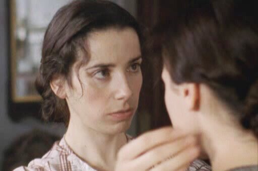 비중은 크지 않지만 [패딩턴]의 메리는 샐리 호킨스가 적역이었다. 아무렇지 않게 런던을 헤매는 곰에게 따뜻하게 말을 걸 것 같은 그런 특유의...