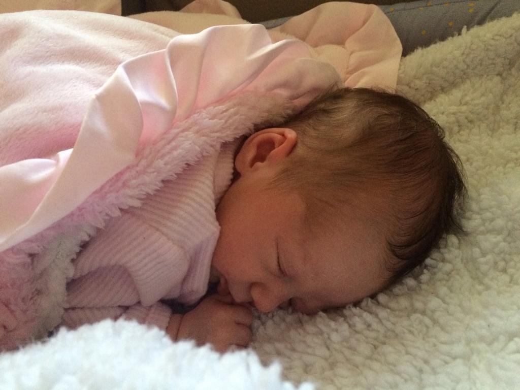 Kandz_007's tweet photo. 2 weeks today! Alayna you are the light of our lives 😍#2weeksold #ourfamily #love #weareparents @Jacquesdb03 https://t.co/M301Wz1PP1
