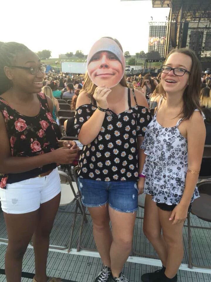 hersheyparkSLFL's tweet photo. bringing my ashton egghead again this year as well as new ones so look out for me @ #SLFLHershey https://t.co/FlkAmgGUXQ