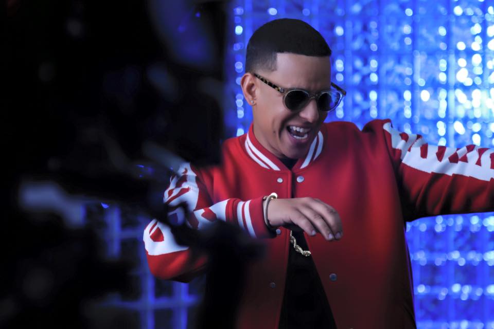evyced18's tweet image. #tbt #DYenEcuador 
Esperando el #Shakyvideo y tu regreso JEFE! @daddy_yankee😍
@DYMFC_ECUADOR 💪
