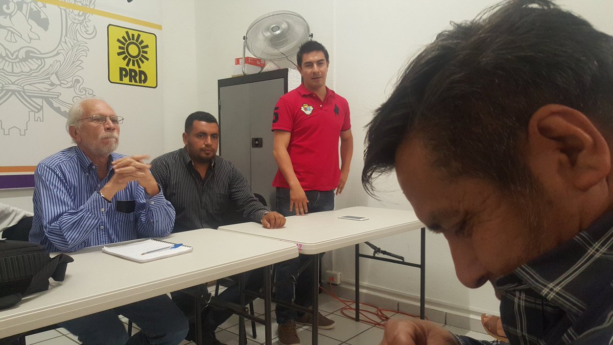 PRDCortazar's tweet photo. Tenemos amor y lealtad a nuestro querido #PRD #EsContigo #OrgullosamentePerredistas https://t.co/E4IOVUnnbq