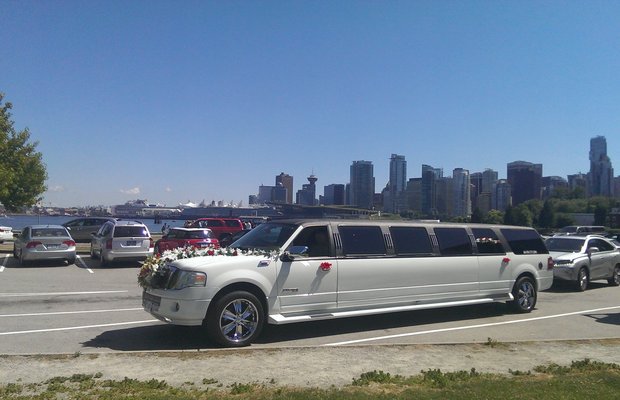 Still need a limo for your #Vancouver #wedding? Check out <a href="/Citylimo7/">City Limousine Service Ltd</a> ow.ly/ajPP301MhAn