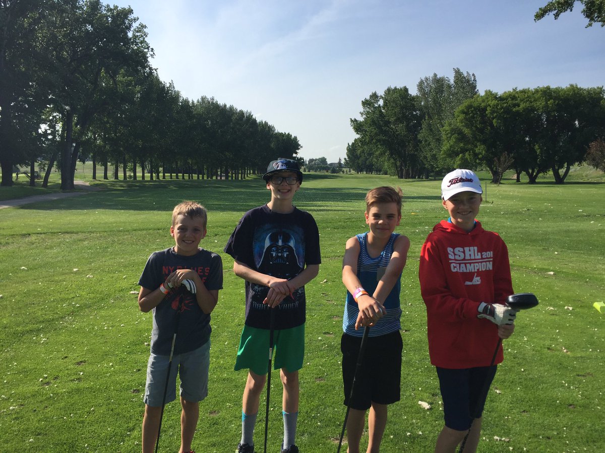 chambersgolf's tweet image. Just lost 2 down to the kids tonight for our @TheGolfCanada #learntogolf #scramble #miniclubs #beatthepro