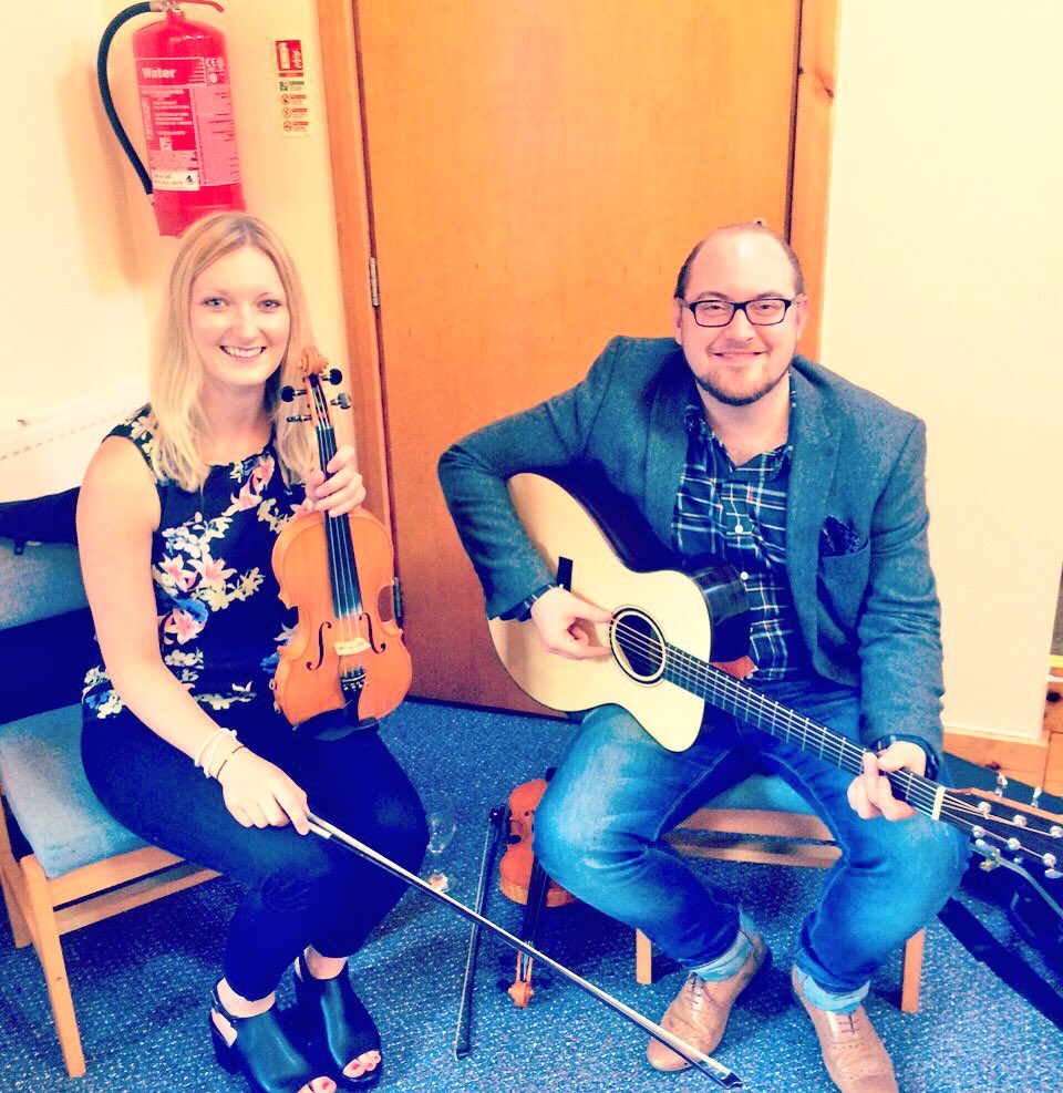Fun guitary &amp; fiddly times with fellow North East buddy Mhairi  the other day! 🎸😊🎻<a href="/LiveMusicNowSCO/">LiveMusicNowScotland</a> <a href="/TaranGuitars/">Taran Guitars</a>