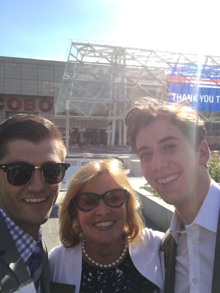 Rerooted_ND's tweet photo. Great day at the @deteconomicclub with @spencerncrane and CEO of the DEC, Beth Chappell! #DetYLC #CoboSelfie https://t.co/98fmCqEiMS