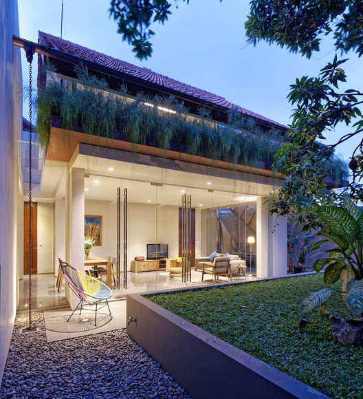 ArchDaily's tweet photo. DeeRoemah / Wahana Architects https://t.co/21RfrhamOr https://t.co/p3tLBtOw6Z