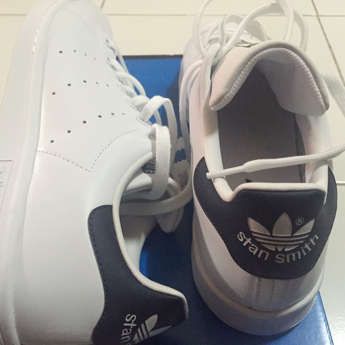 dandin25's tweet photo. Finally! I got you..😊 #stansmith #addidas #alwaysnostock https://t.co/YuFdx7Yt0X