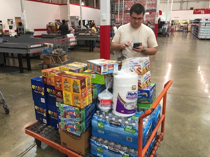 GPLeaderFish's tweet photo. Picking up supplies for our Dorado team! #gpmtrips #pr2016 https://t.co/QIhLbYrygQ