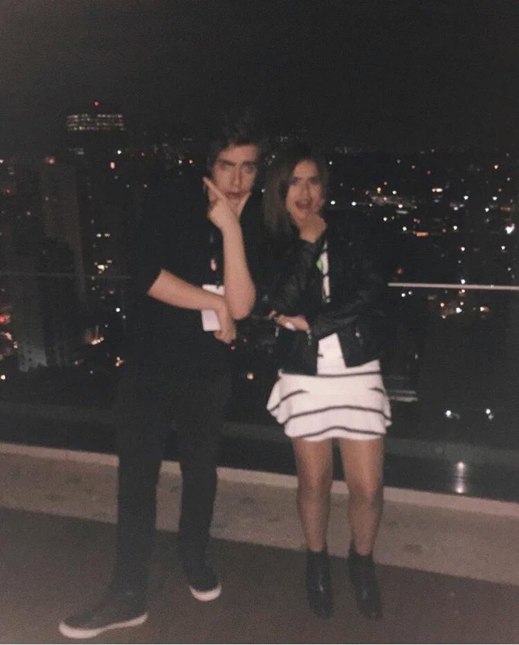 _cellanger's tweet image. Fotos do Cellbit no Instagram da Maisa!!! (maisasilvaoficial)