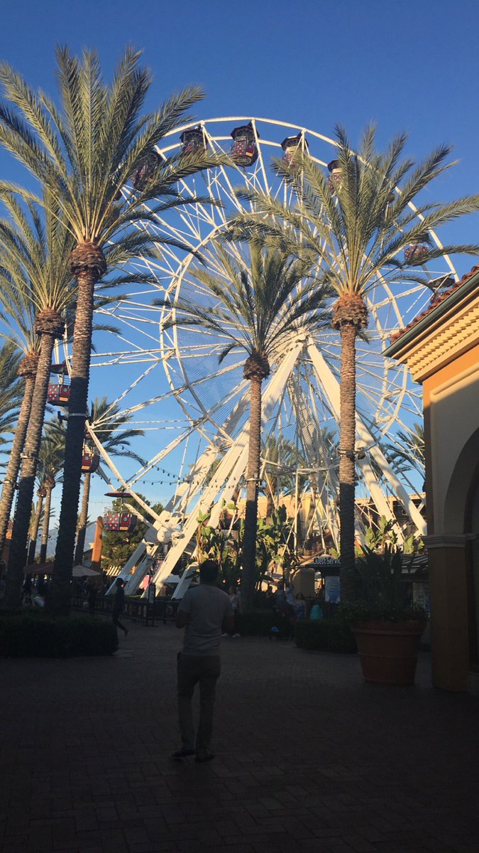 OhHeyAry's tweet photo. @FIDM IRVINE SPECTRUM. if the giant wheel isn't motivation enough to go here idk what is. #FIDMSummer https://t.co/xPrV9ZdC56