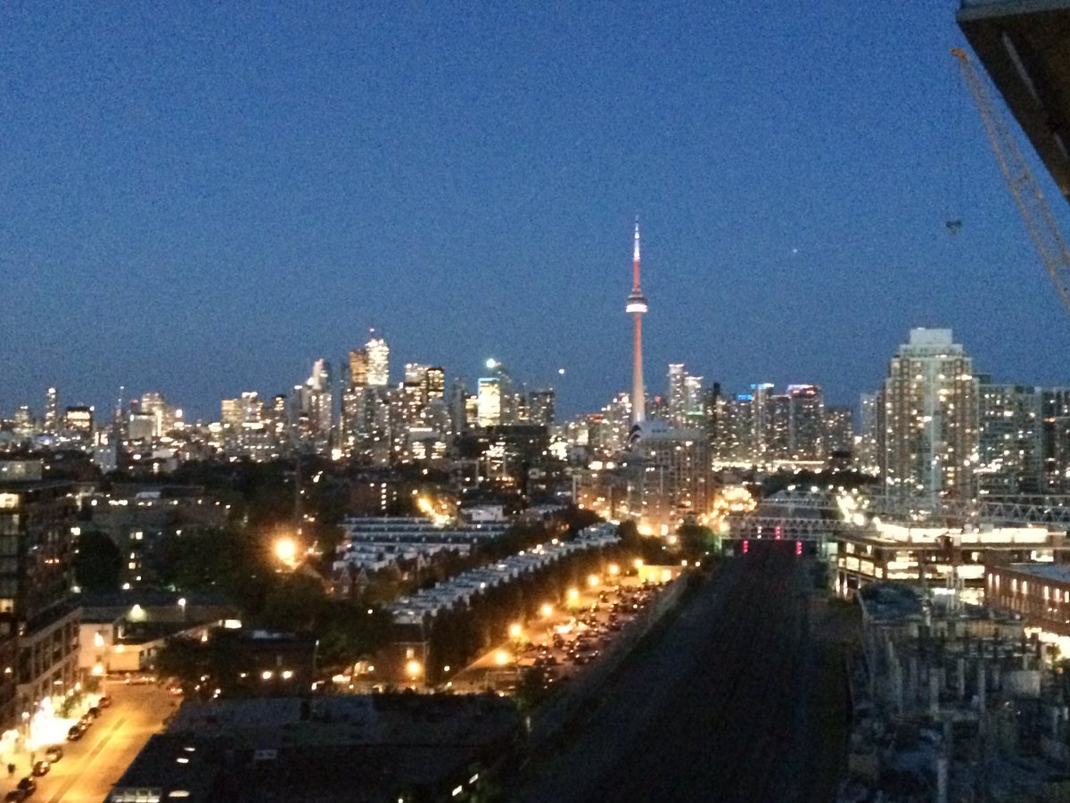 officegiftshop's tweet photo. #Toronto by night... #the6ix #the6 #mylifeinthe6 #ThursdayThoughts https://t.co/6Cb7jvhhjv
