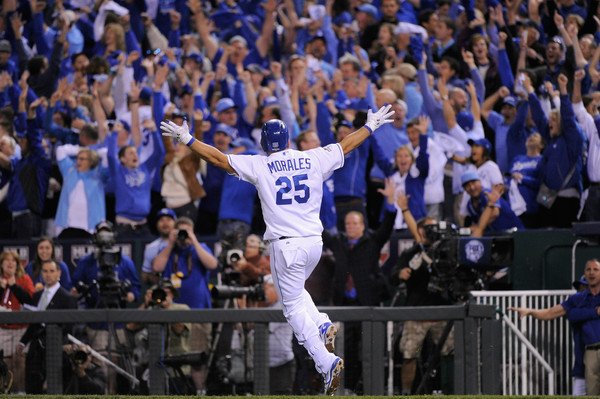 Koreanfan_KC's tweet photo. Huh... being late for today's game at work, but we reached #RoyalsMagicNumber 4 with KMo's dinger!! Finish'em off!! https://t.co/anPc1lIqwh