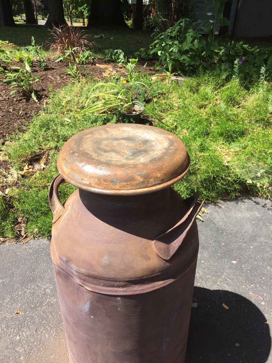 PurcellsPaints's tweet photo. Little before and after action. Some sanding and scraping and this thing is almost as good as new! #rustoleum https://t.co/XvoqVhIUCb