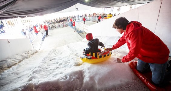 DestPERTH's tweet image. #SnowSlide @Perth_City's free school holiday event returns these #schoolholidays buff.ly/1XqsXob #SeePerth