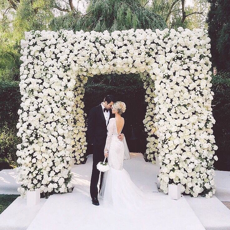 SweetEngagement's tweet photo. Talk about AMAZING #wedding flowers! 🌸 Photo: @dukeimages https://t.co/rezfha7zuQ https://t.co/pC8SHWG6rq
