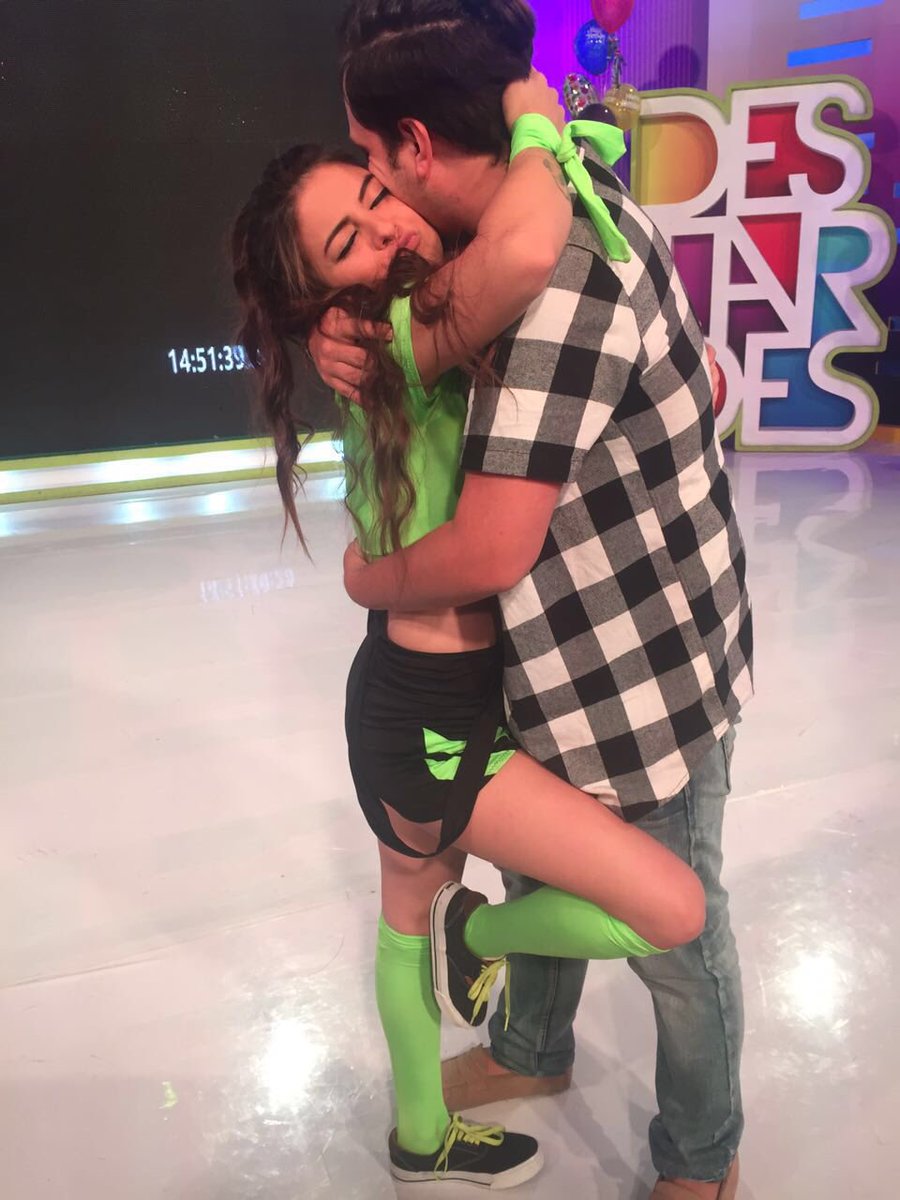_danielherrera's tweet photo. Alguien que me abrace así enamora ❤️ https://t.co/xfY1Yt5IoS