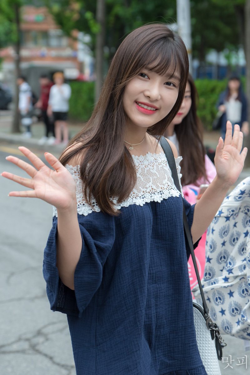 mpy_dia's tweet photo. 160701  뮤직뱅크 출근 직찍
#DIA #다이아 #제니 https://t.co/zbbf9rygZd