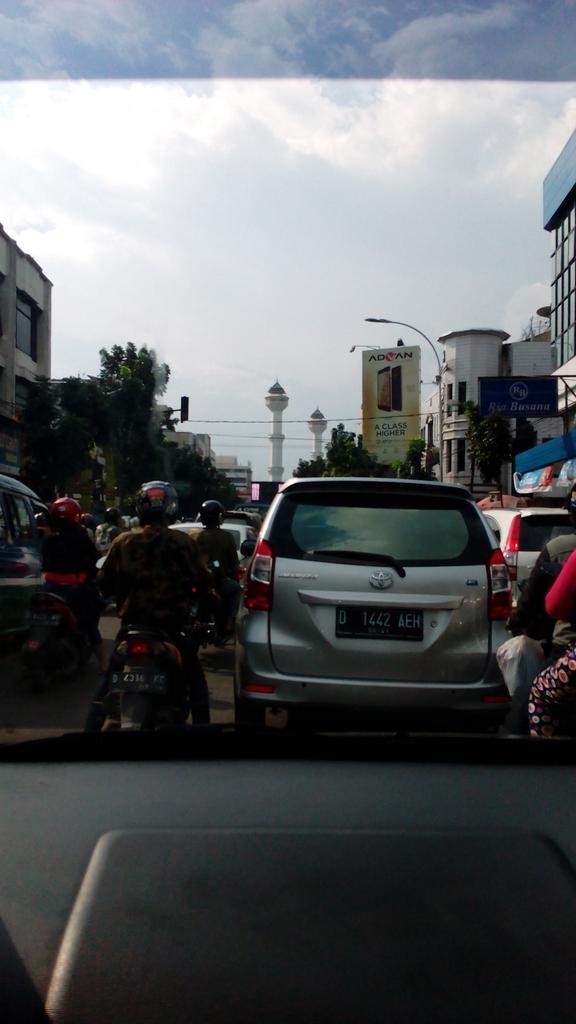 AripbudiArip's tweet photo. Macet dimana mana @PRFMnews @se_bdg https://t.co/WY0tDdLLv8