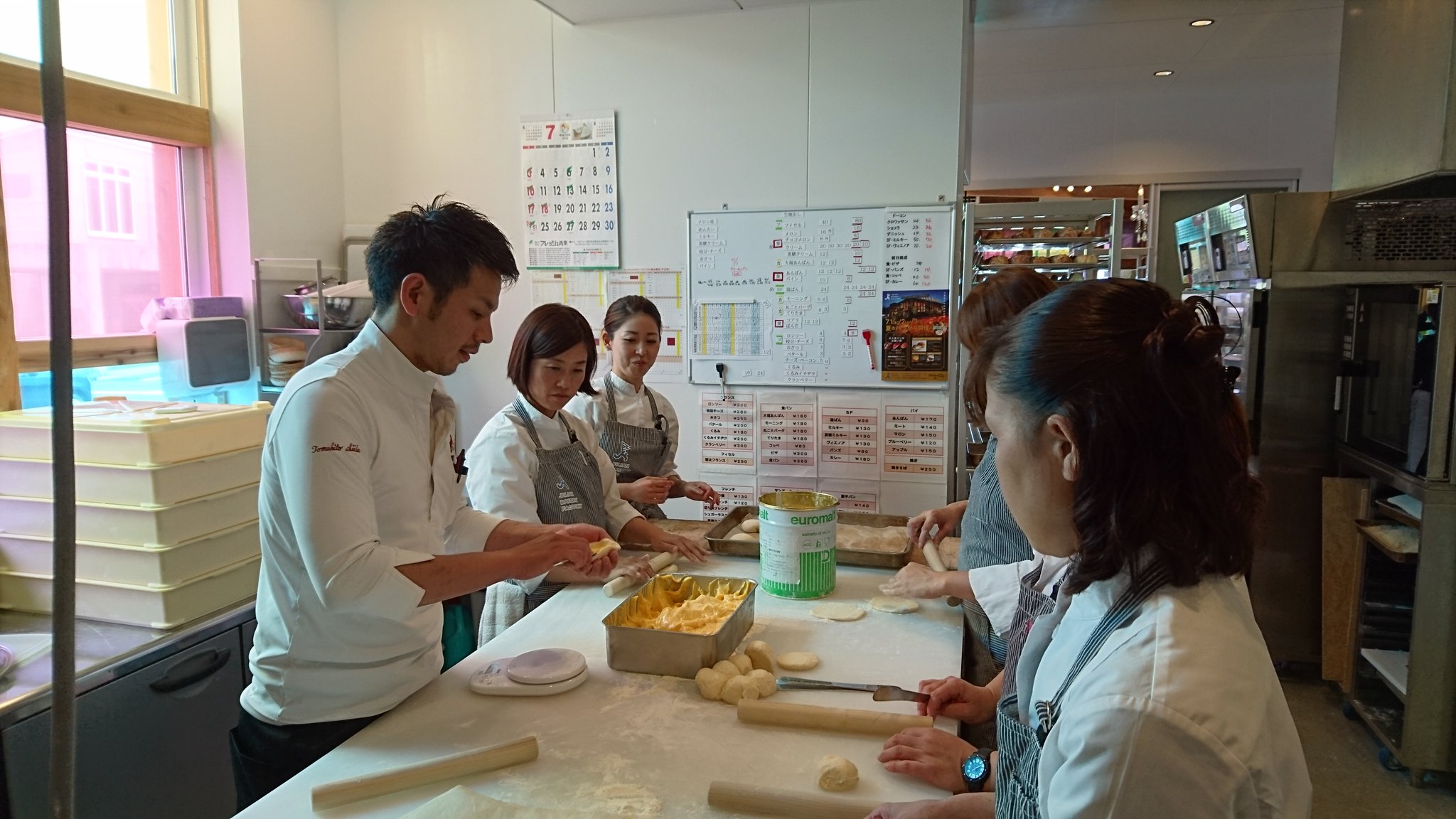 岸本拓也 パン屋で街を元気にします على تويتر 今日はオープン以来の訪問 新商品にイベント企画に 楽しいベーカリー目指します 鹿屋 ジュリアンベーカリー