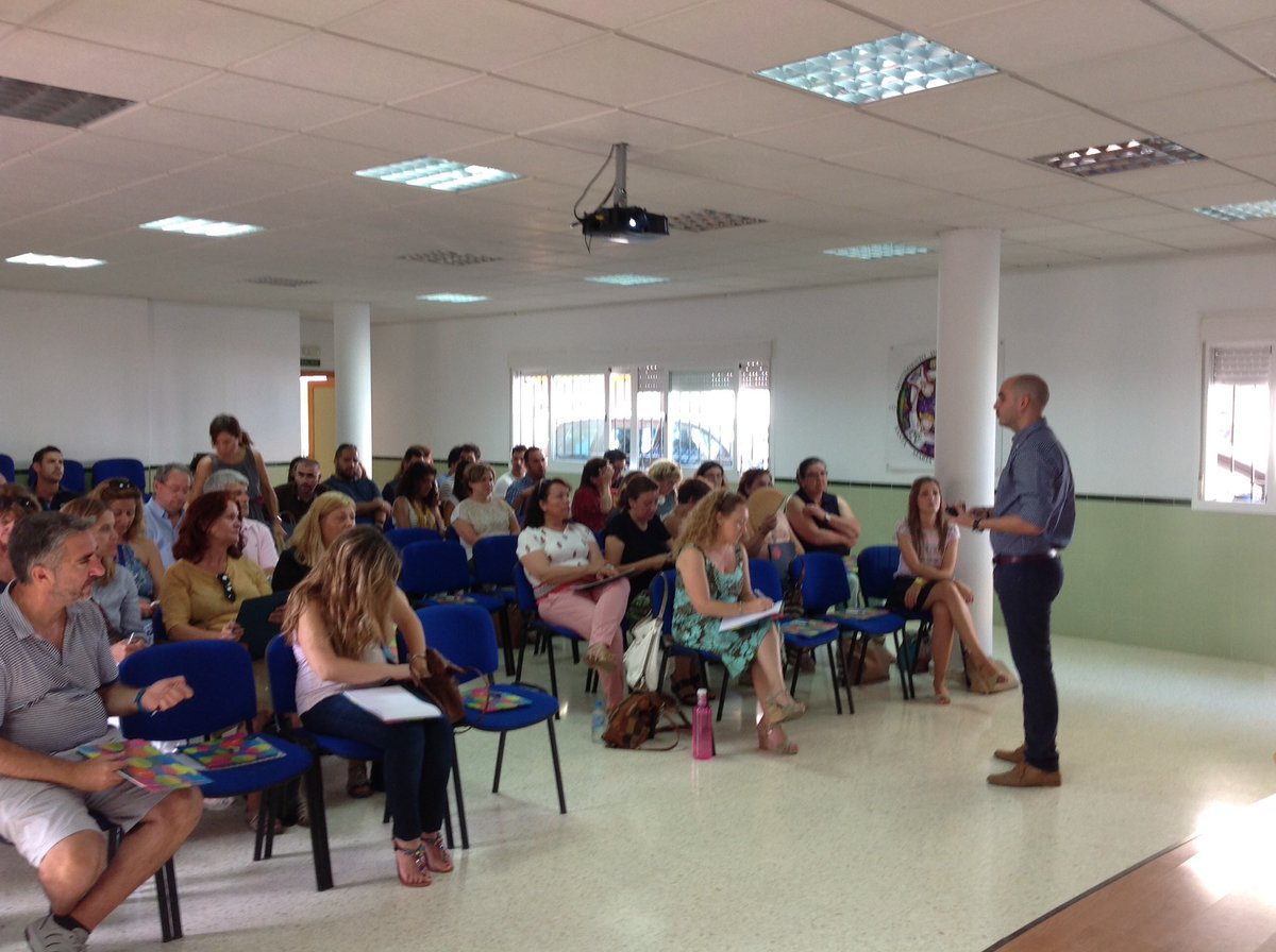 Empezamos curso de formación UDIS, <a href="/Edelvives/">Edelvives</a> <a href="/PacoPerea83/">PacoPerea83</a> @FDEVictoria <a href="/JuanPabloII_FV/">CDP Juan Pablo II</a> <a href="/VirgendelMarFV/">Colegio Diocesano Virgen del Mar</a>