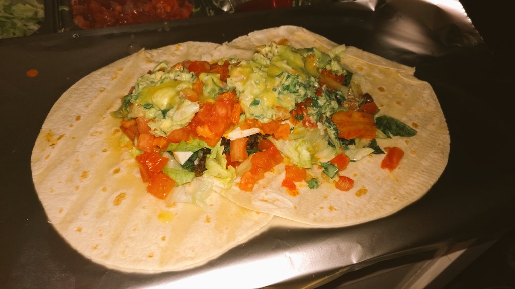therealchilean's tweet photo. @guia_de_picadas disfruten  nuestra variedad de burritos fusión. Despachos hasta 03:00 stgo / prov +56956294745 https://t.co/O6FSLzOafc