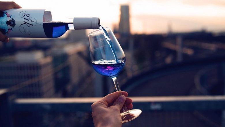 FoodGeekandLove's tweet image. Plutôt vin blanc, vin rouge ou vin bleu ? bit.ly/29fqJ9A #food #insolite