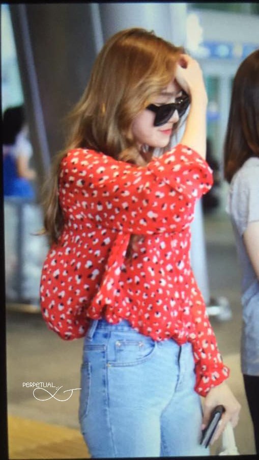 [PIC][01-07-2016]Jessica trở về Hàn Quốc vào hôm nay CmQ5vY0UcAAF74o