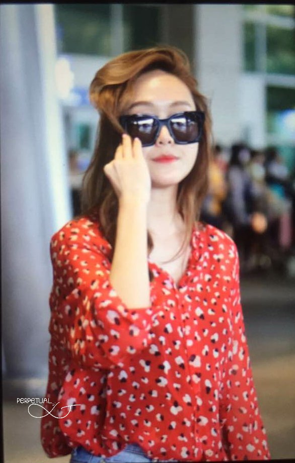 [PIC][01-07-2016]Jessica trở về Hàn Quốc vào hôm nay CmQ5wU0UsAAqO_U