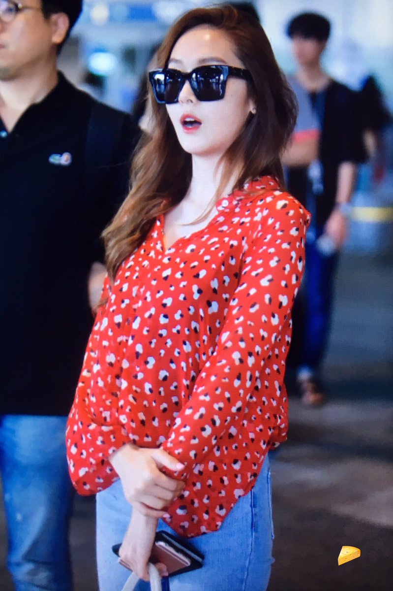 [PIC][01-07-2016]Jessica trở về Hàn Quốc vào hôm nay CmQ6HZFUsAI7U04