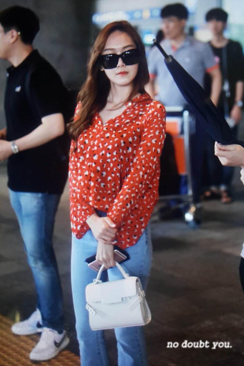 [PIC][01-07-2016]Jessica trở về Hàn Quốc vào hôm nay CmQ8Gq8UEAImm87