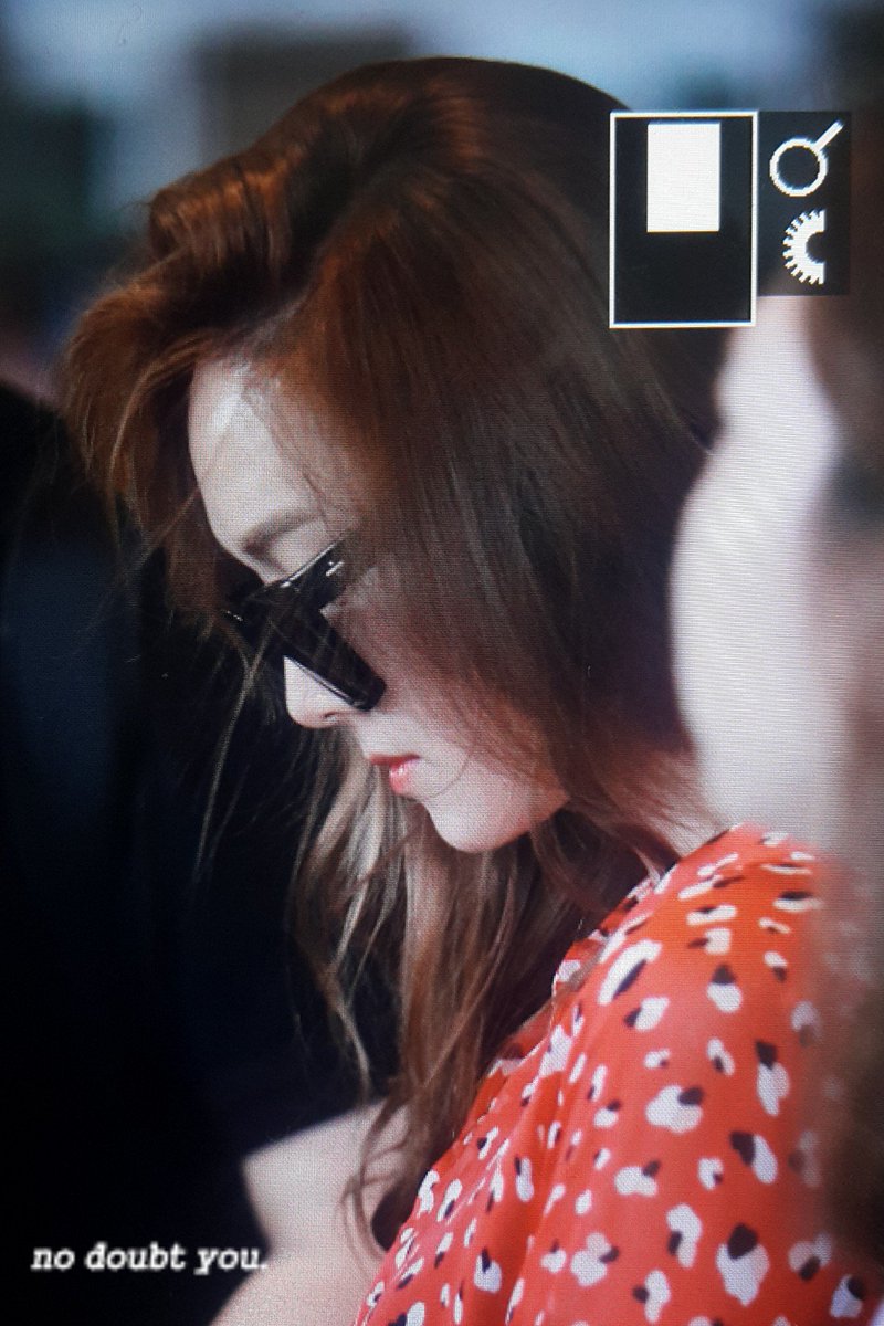 [PIC][01-07-2016]Jessica trở về Hàn Quốc vào hôm nay CmQ8M8BUMAAwO5m