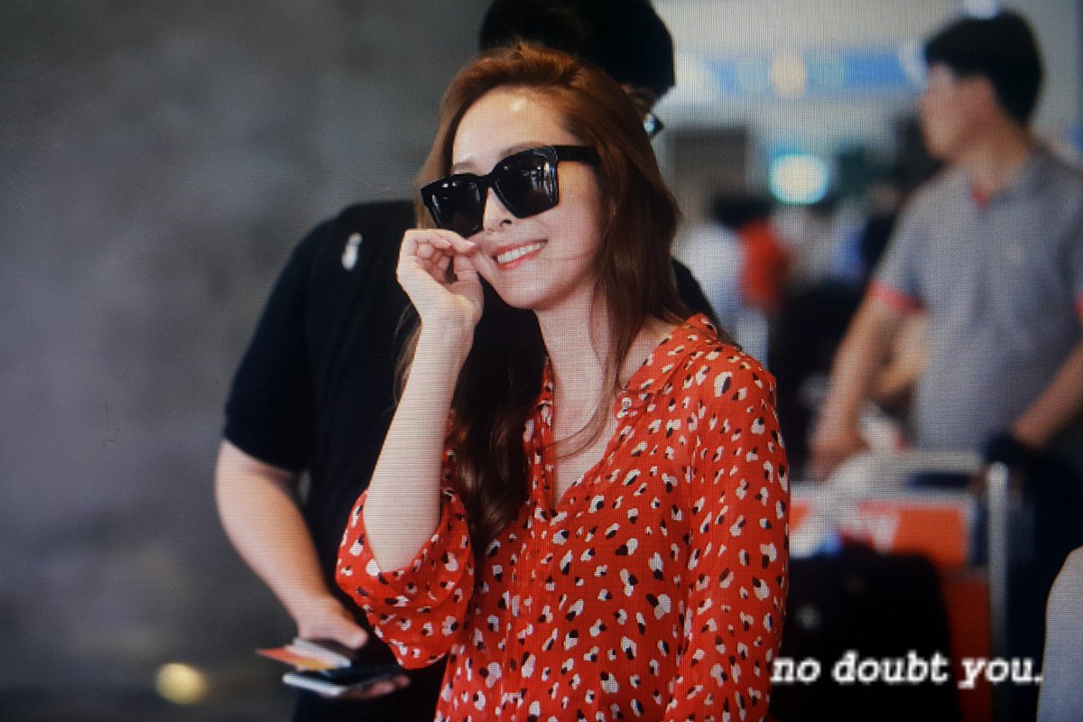 [PIC][01-07-2016]Jessica trở về Hàn Quốc vào hôm nay CmQ8OtTVYAAABK5