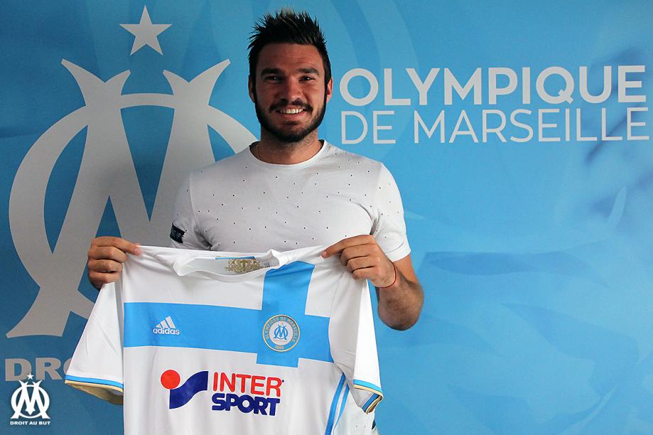 OM_Officiel's tweet photo. 12 ans après son arrivée au club, le gardien a signé son premier contrat pro à l’OM !
👉🏽  https://t.co/sx2gG8V7uJ https://t.co/swrUZAVAny