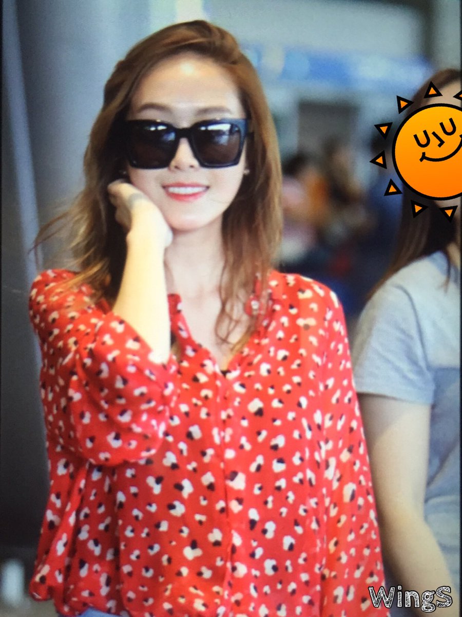 [PIC][01-07-2016]Jessica trở về Hàn Quốc vào hôm nay CmQ903iVMAAI43q