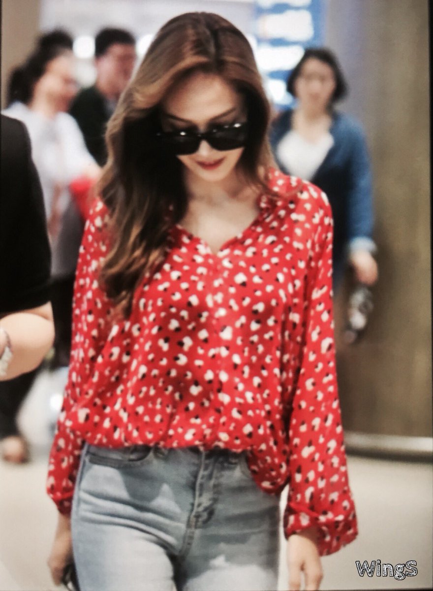 [PIC][01-07-2016]Jessica trở về Hàn Quốc vào hôm nay CmQ903jUkAAln52