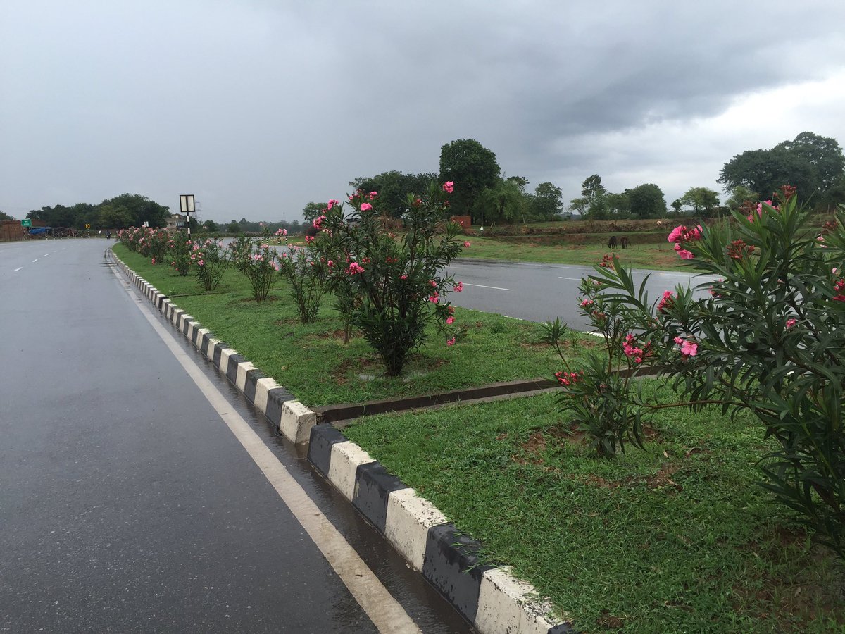 WeAreRanchi's tweet photo. Some #Premonsoonshowers and #monsoon #rain pics captured at the #Ranchi #RingRoad. PC @VikramKapoorGRK https://t.co/MBc4hBq37z